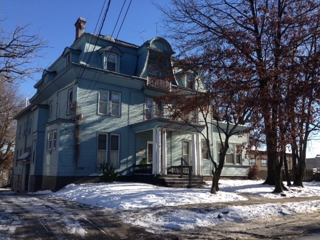 16 Hillyer St in Orange, NJ - Building Photo