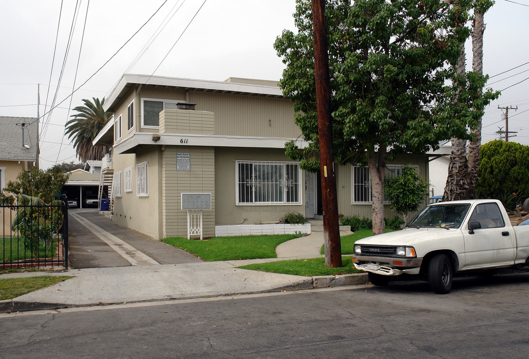 611 Fir Ave in Inglewood, CA - Building Photo