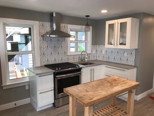 6 Quirk Ct, Unit 1