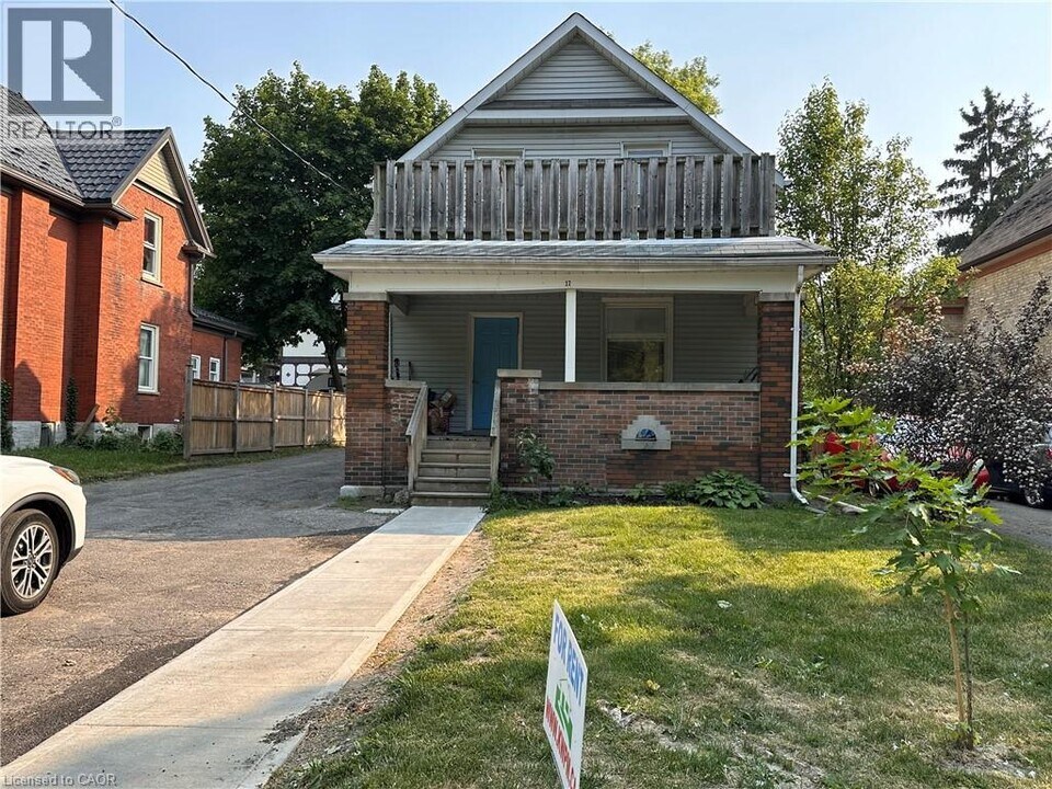 17 St Leger St in Kitchener, ON - Building Photo