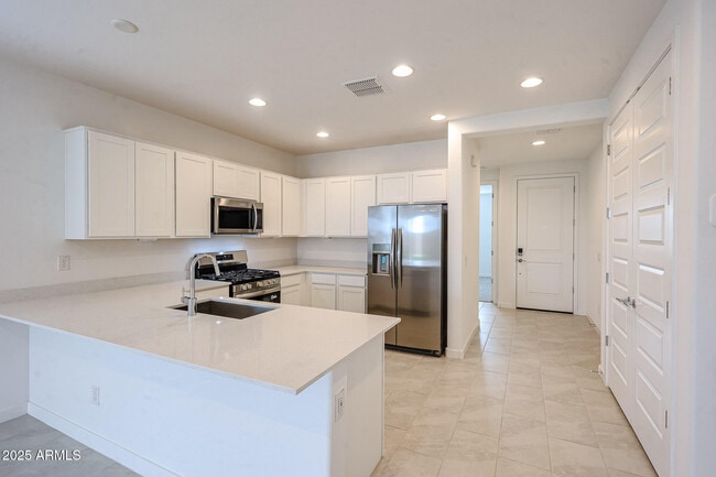 17356 W Smoketree Dr in Surprise, AZ - Building Photo - Building Photo