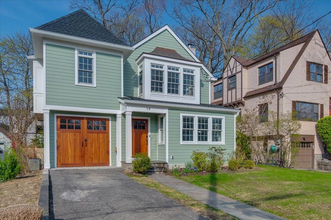 19 Nassau Rd in Larchmont, NY - Building Photo - Building Photo