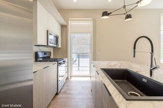 4177 W Belmont Ave, Unit 103 in Chicago, IL - Building Photo - Building Photo