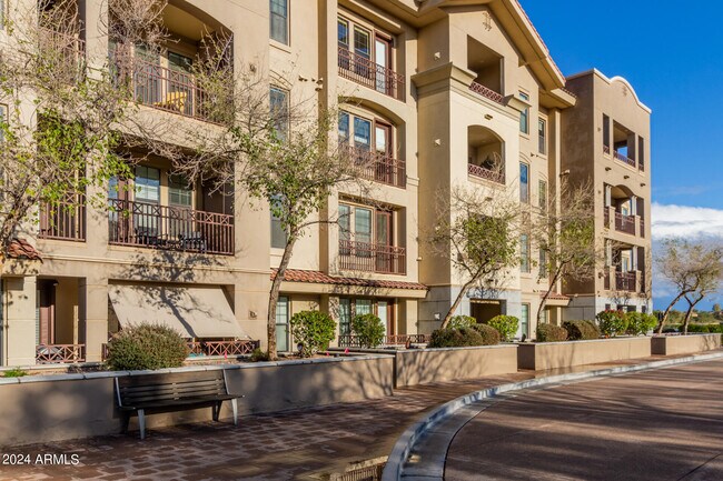 7291 N Scottsdale Rd in Scottsdale, AZ - Foto de edificio - Building Photo