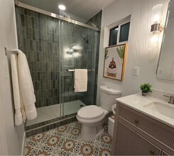 6611 Winnetka Ave in Winnetka, CA - Building Photo - Building Photo