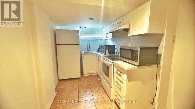 83 Cornwallis Dr in Toronto, ON - Building Photo - Building Photo