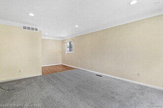 5705 Detroit St in Dearborn Heights, MI - Building Photo - Building Photo