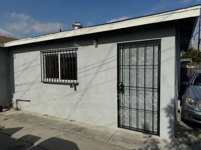 2268 Myrtle Ave in Long Beach, CA - Building Photo - Building Photo