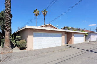 1512 E Locust Ave in Orange, CA - Building Photo - Building Photo