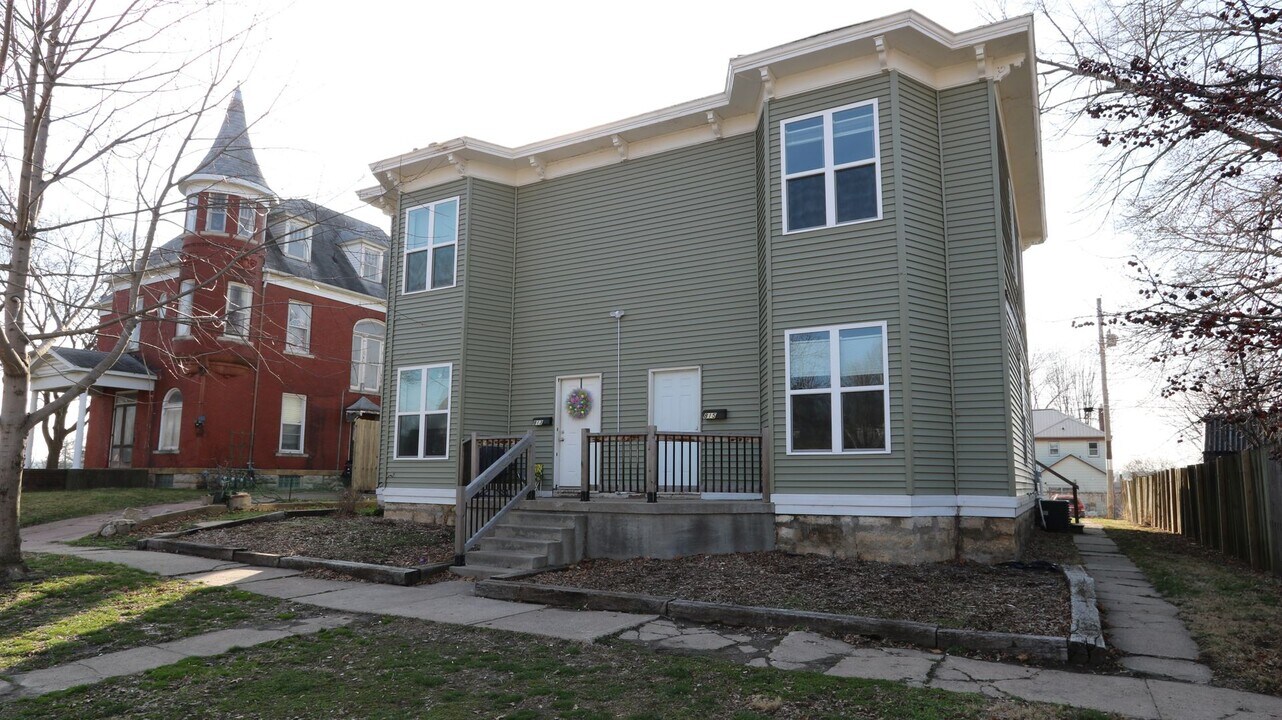 815-815 N 7th St in Burlington, IA - Building Photo
