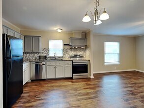 1414 Record Crossing Rd in Dallas, TX - Foto de edificio - Building Photo