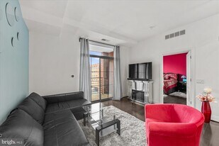 1111 Oronoco St in Alexandria, VA - Building Photo