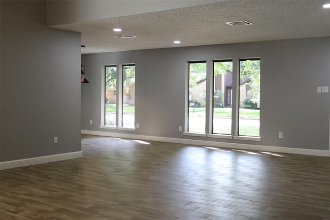 21330 Park Tree Ln in Katy, TX - Foto de edificio - Building Photo