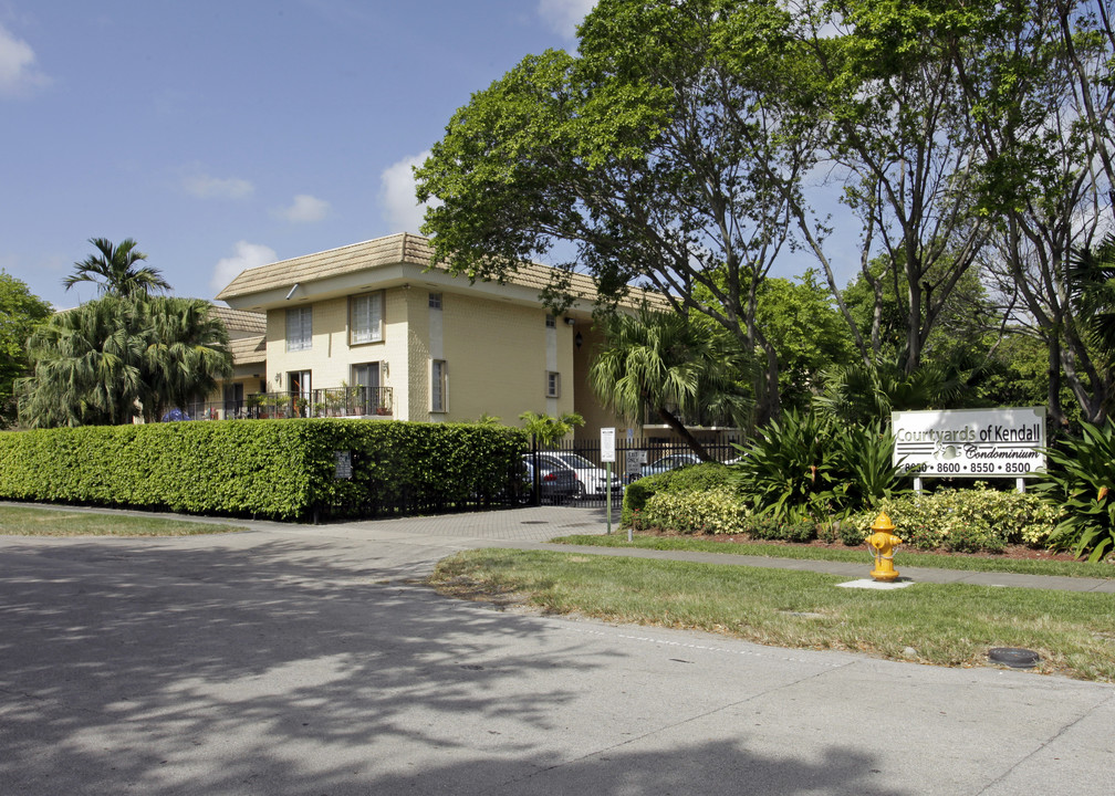 Courtyards at Kendall in Miami, FL - Building Photo