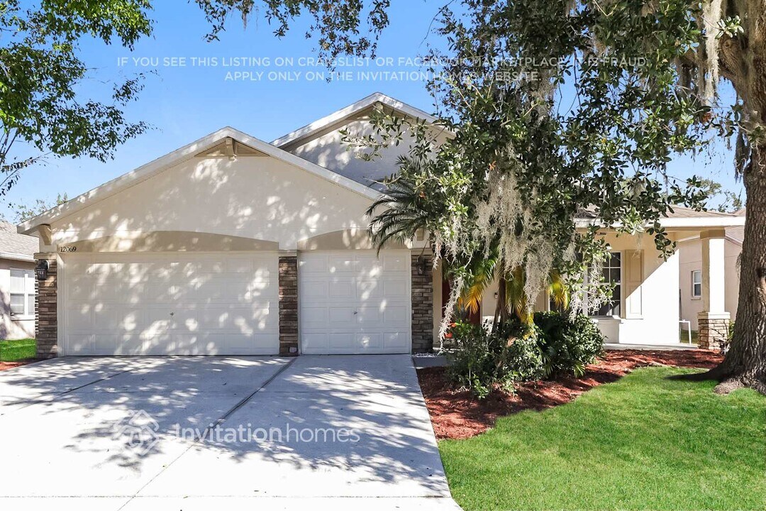 12069 Warwick Cir in Parrish, FL - Building Photo