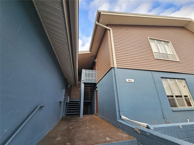 7611 Paula Dr in Tampa, FL - Foto de edificio - Building Photo