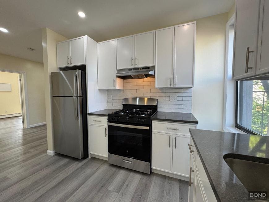 261 Manhattan Ave in Brooklyn, NY - Building Photo