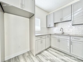 1056 Normandie Ave in Los Angeles, CA - Building Photo - Building Photo