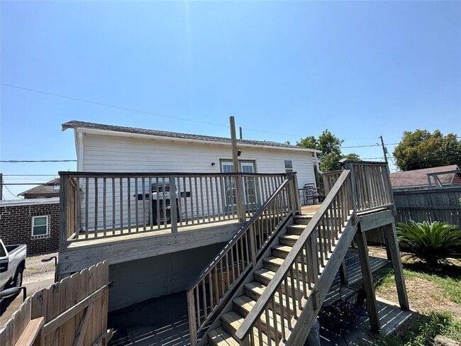 4511 Avenue R 1/2 Rear in Galveston, TX - Building Photo - Building Photo