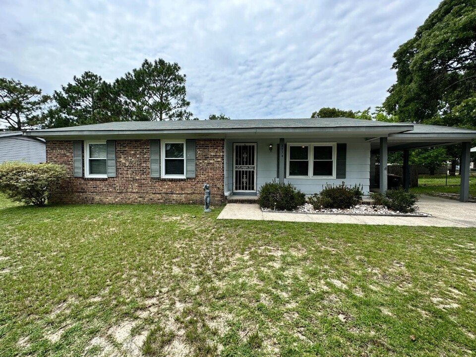 3714 Colonial Cove in Hope Mills, NC - Building Photo