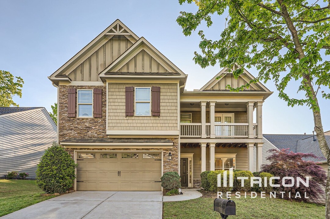 225 Manous Way in Canton, GA - Building Photo