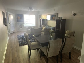 1220 University Ct, Unit 102 in Raleigh, NC - Foto de edificio - Building Photo