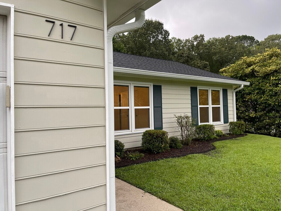 717 Redwood Park in Peachtree City, GA - Building Photo