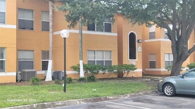 5785 Gatlin Ave, Unit 714 in Orlando, FL - Building Photo - Building Photo