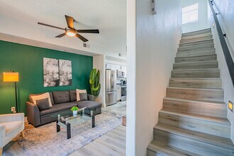 6610 N 93rd Ave in Glendale, AZ - Foto de edificio - Building Photo