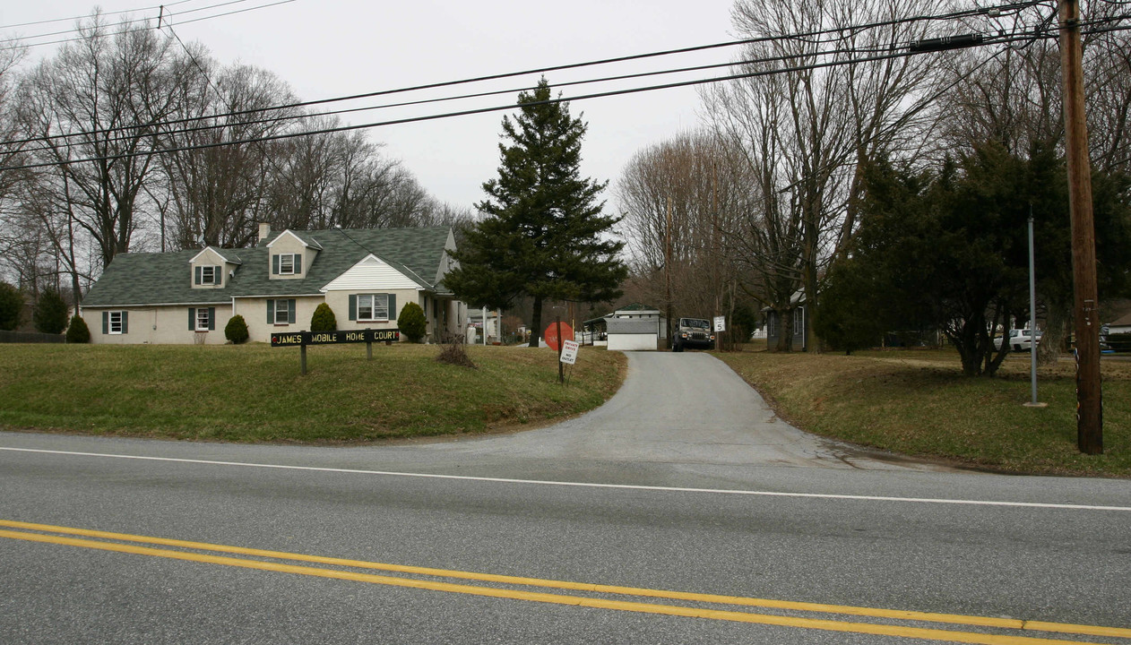 290 Horseshoe Pike in Glenmoore, PA - Building Photo