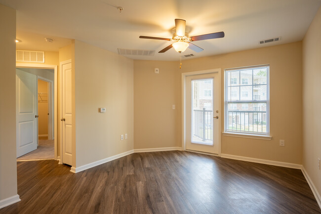 The Arbors at Pembroke in Hampton, VA - Building Photo - Interior Photo