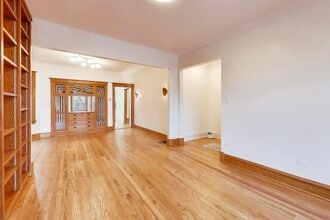 2241 W Eastwood Ave in Chicago, IL - Building Photo - Building Photo