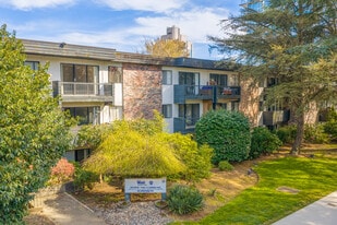 Amber Lodge in Vancouver, BC - Building Photo