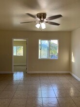 409 E 56th St, Unit 409 half 56th Street in Los Angeles, CA - Building Photo - Building Photo
