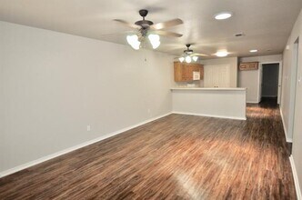 1122 W Spring St in Weatherford, TX - Building Photo - Building Photo
