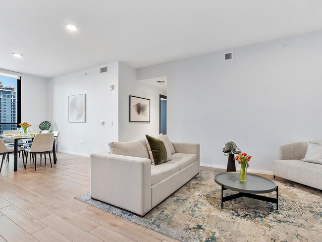 398 NE 5th St in Miami, FL - Foto de edificio - Building Photo