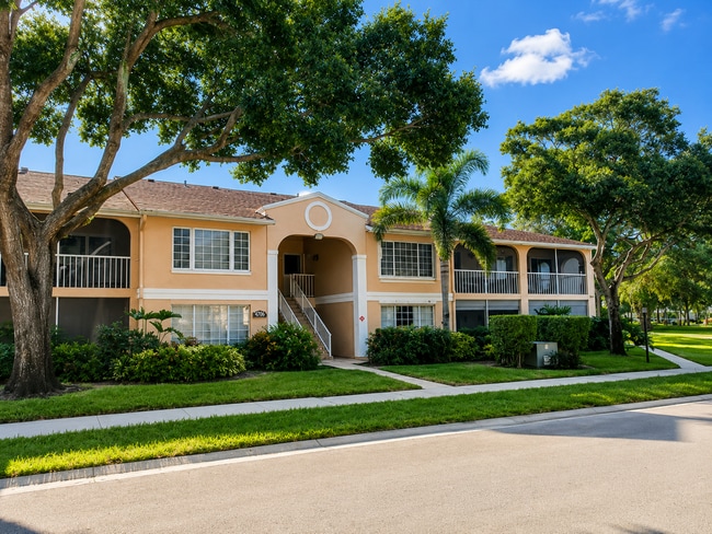 13851 Oneida Dr, Unit D2