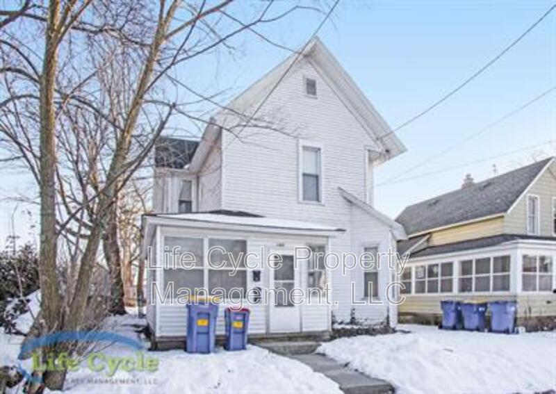 160 Carrier St NE in Grand Rapids, MI - Building Photo