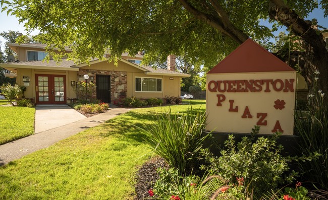 Queenston Plaza Apartments in Carmichael, CA - Building Photo - Building Photo