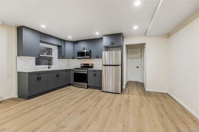 604 Yonkers Ave, Unit B in Yonkers, NY - Building Photo - Building Photo