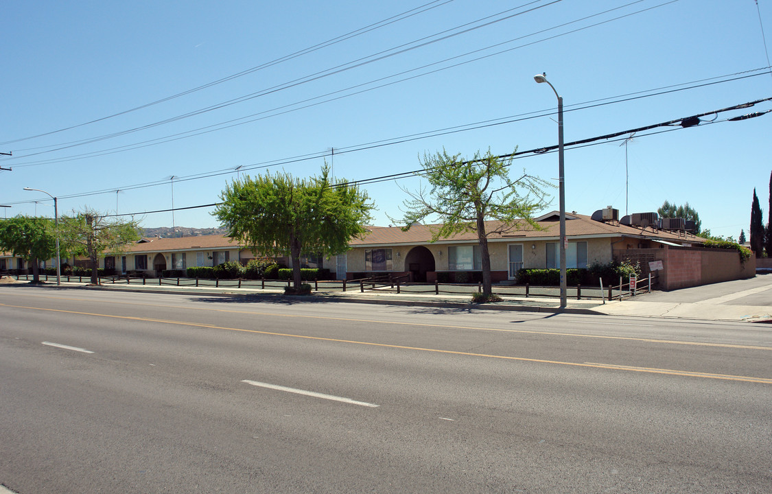 505-695 W Stetson Ave in Hemet, CA - Foto de edificio