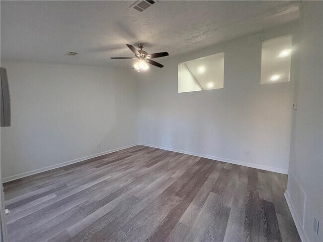 3929 Flakes Mill Rd in Decatur, GA - Building Photo - Building Photo