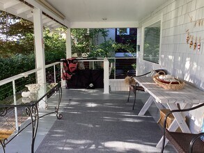 15965 Euclid Ave NE in Bainbridge Island, WA - Building Photo - Building Photo