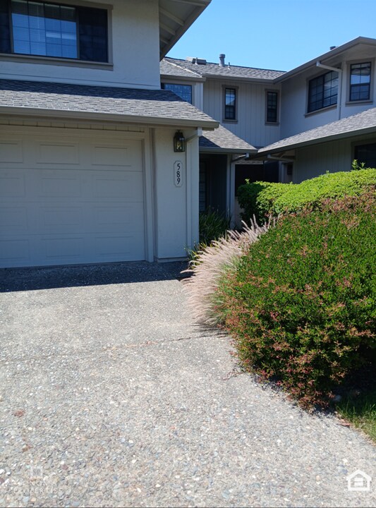589 6th St W in Sonoma, CA - Foto de edificio
