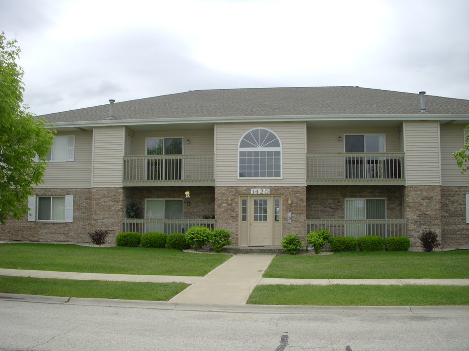 280 Raven Dr in Manteno, IL - Building Photo