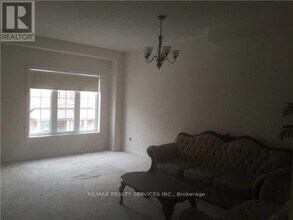 10 Urbana Rd in Brampton, ON - Building Photo - Building Photo