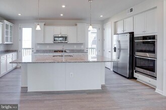 3978 Shire Meadow Ln in Triangle, VA - Building Photo - Building Photo