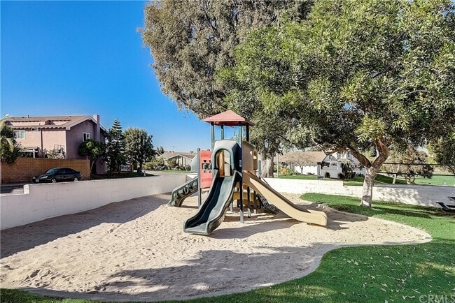 17751 La Rosa Ln in Fountain Valley, CA - Building Photo - Building Photo