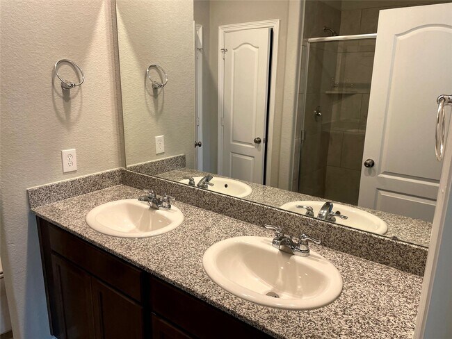 25550 Northpark Spruce Dr in Porter, TX - Building Photo - Building Photo