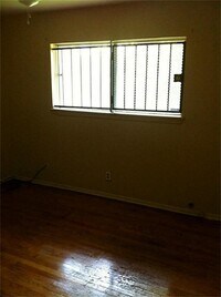 5138 Howcher St photo'